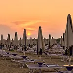 Wonderful Seafront In Lägenhet Bibione